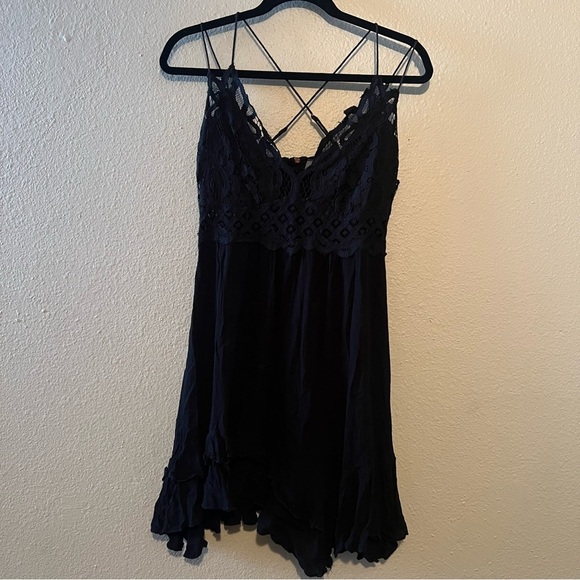 Free People Adella Slip dress Elegant Black Lace size Small - Picture 2 of 5
